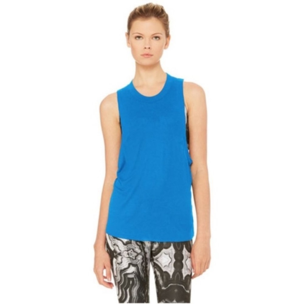• Alo Yoga • Women’s Heat Waves Tank Top
Bright Blue Small